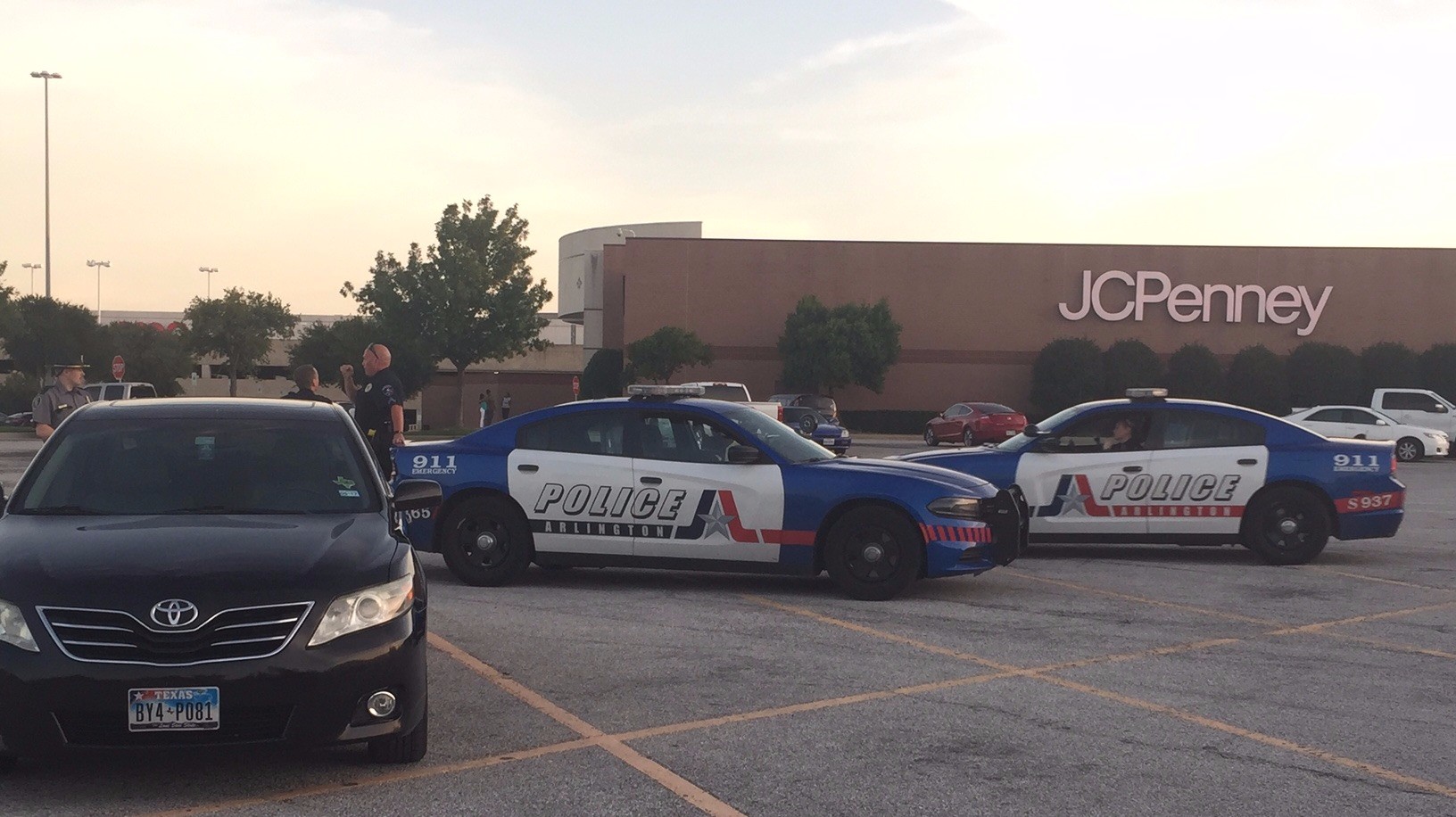 One shot outside Parks Mall in Arlington, suspect arrested